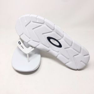 operative 2.0 flip flop